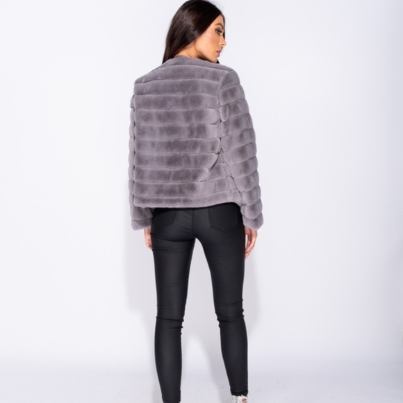 Luna 5🌟 Gray Faux Fur Collarless Jacket - Picture 7 of 8